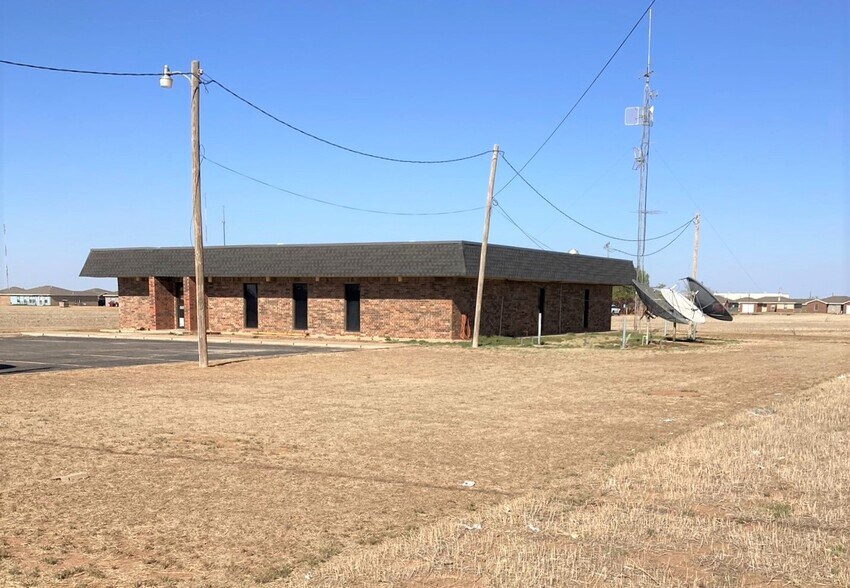 More Photos Of 3218 N Quincy St, Plainview Office For Sale