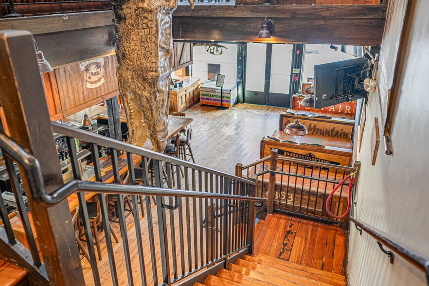More Photos Of 209 W Congress St, Savannah Restaurant For Sale