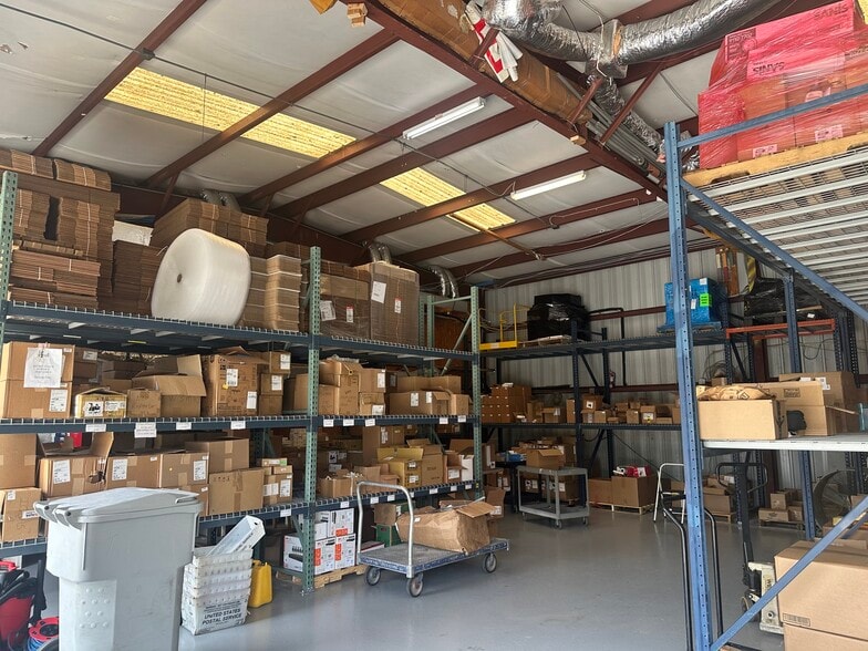 More Photos Of 9550 Sunbeam Center Dr, Jacksonville Warehouse For Sale