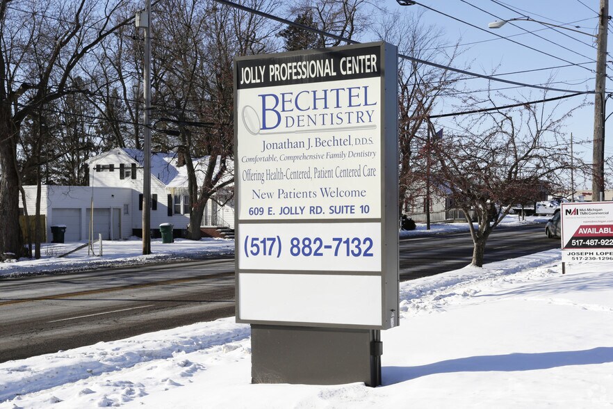 More Photos Of 609 E Jolly Rd, Lansing Medical For Sale