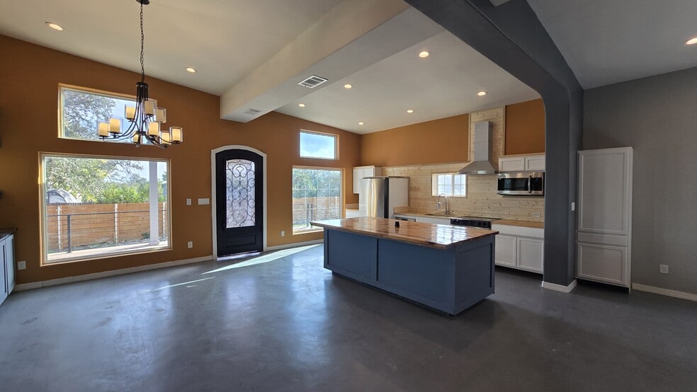 More Photos Of 17621 Stacey Ln, Lago Vista Lodge Meeting Hall For Lease