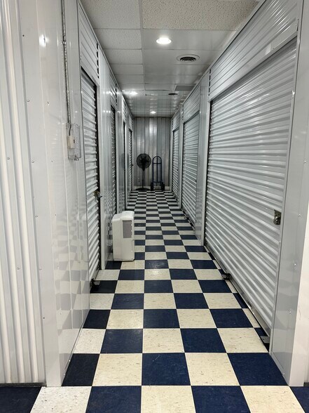 More Photos Of 92 Woodsdale Dr, Holiday Island Self Storage For Sale