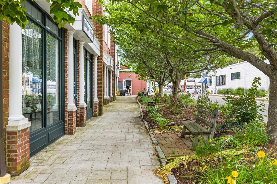 More Photos Of 162-170 Main St, Old Saybrook Storefront Retail Office For Lease