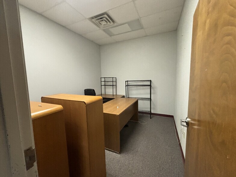 More Photos Of 1600 South Hwy 95, Bastrop Manufacturing For Sale