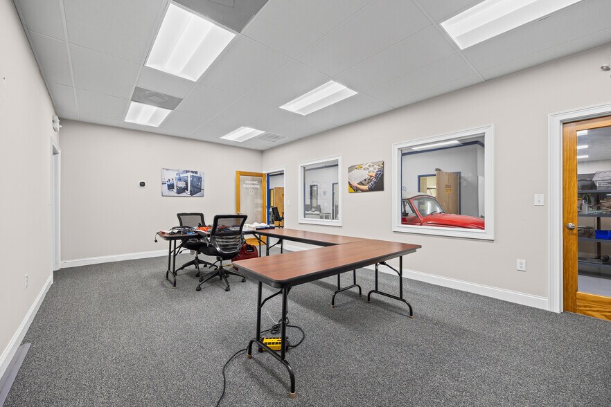 More Photos Of 8190 Regent Pky, Fort Mill Warehouse For Lease