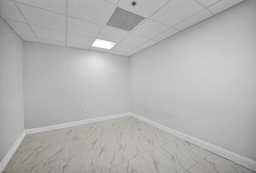 More Photos Of 12550 Biscayne Blvd, North Miami Medical For Sale