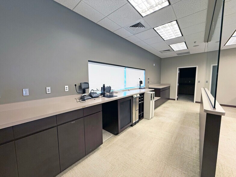 More Photos Of 450 S Orlando Ave, Maitland Bank For Lease