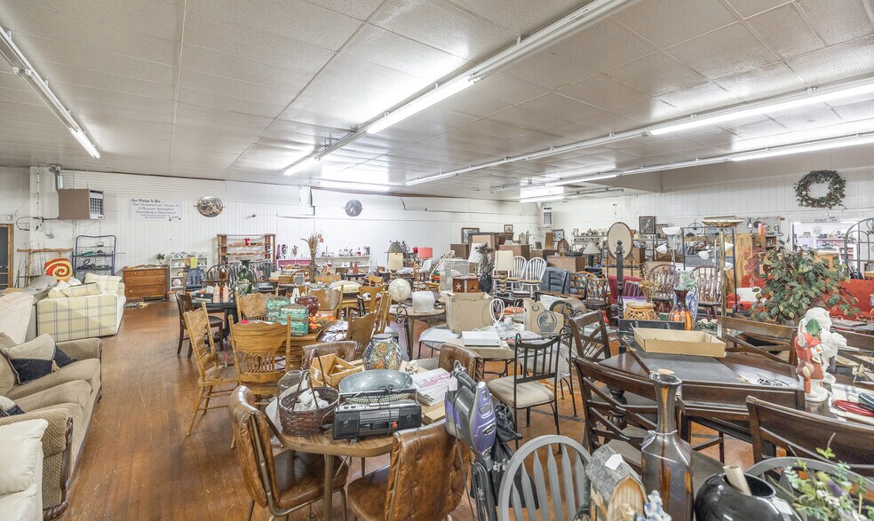 More Photos Of 600 W Commercial St, Lebanon Department Store For Sale