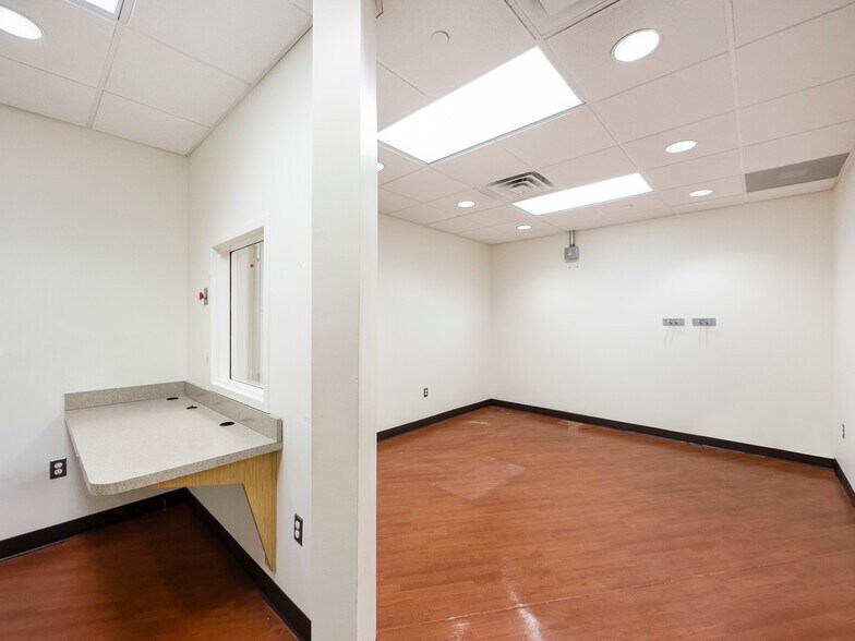 More Photos Of 261 Old York Rd, Jenkintown Medical For Lease