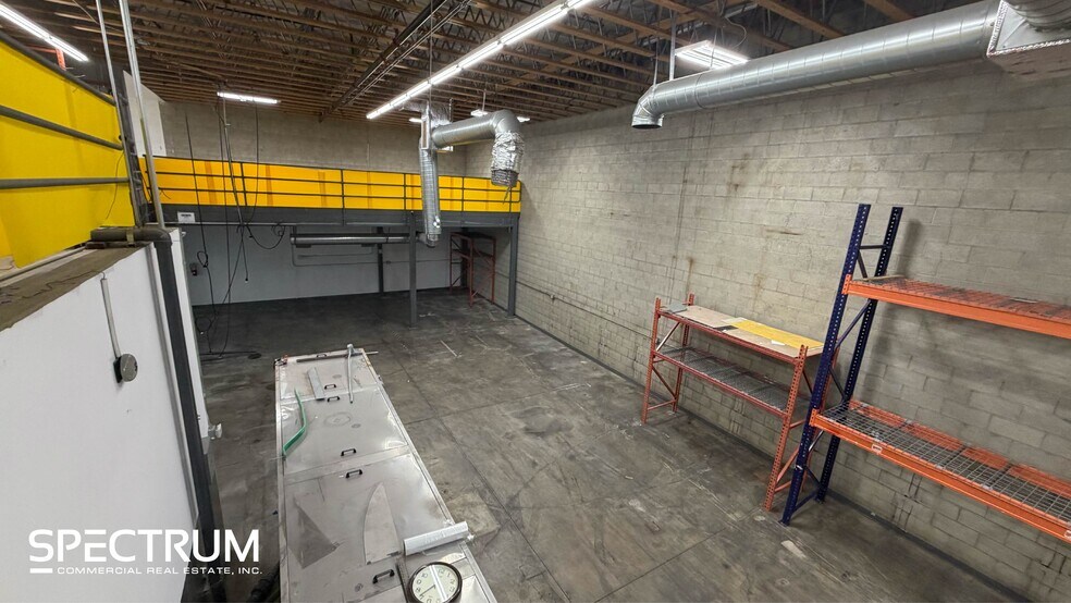 More Photos Of 15911 Arminta St, Van Nuys Manufacturing For Lease