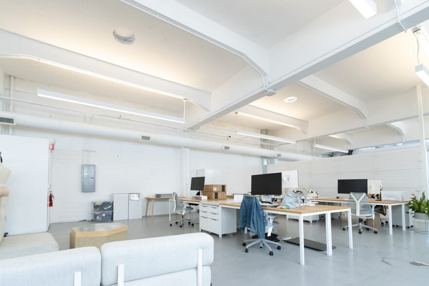 More Photos Of 2170 Folsom St, San Francisco Flex For Lease