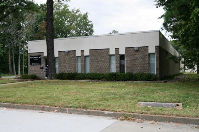 More Photos Of 888 Norfolk Sq, Norfolk Light Manufacturing For Lease