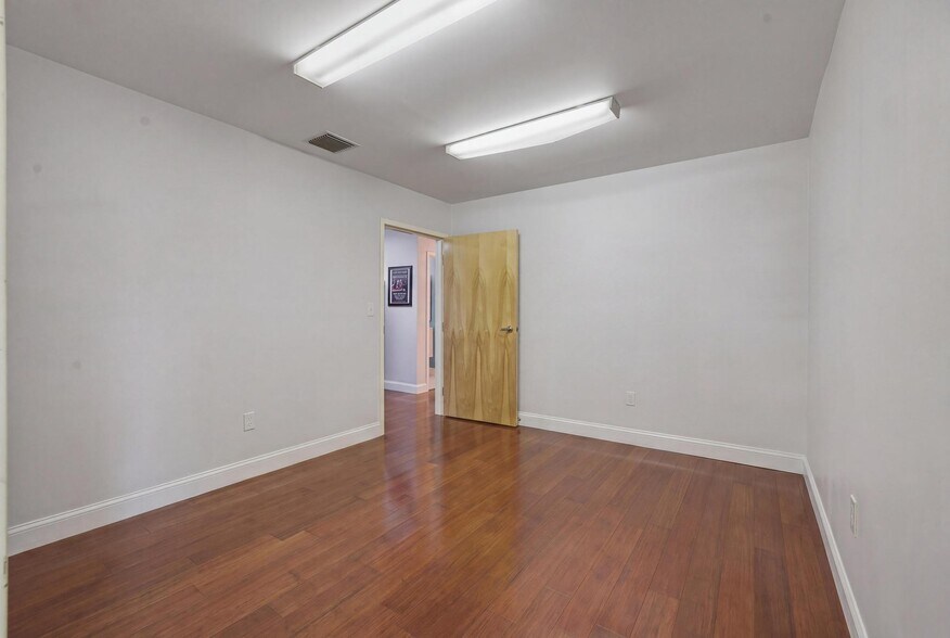 More Photos Of 1210 NE 8th Ave, Fort Lauderdale Warehouse For Sale