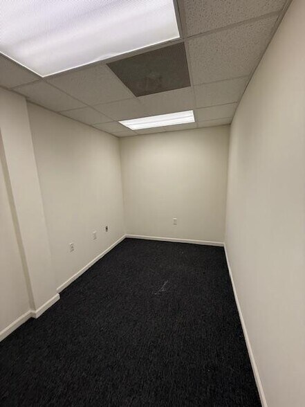 More Photos Of 1421 S Main St, High Point Office For Lease