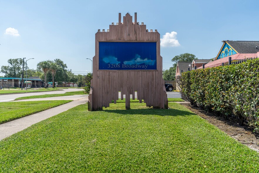 More Photos Of 3208 Broadway St, Houston Medical For Lease