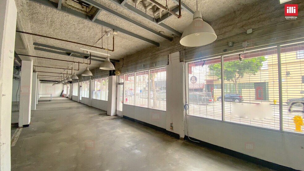 More Photos Of 545-555 S Main St, Los Angeles Parking Garage For Lease