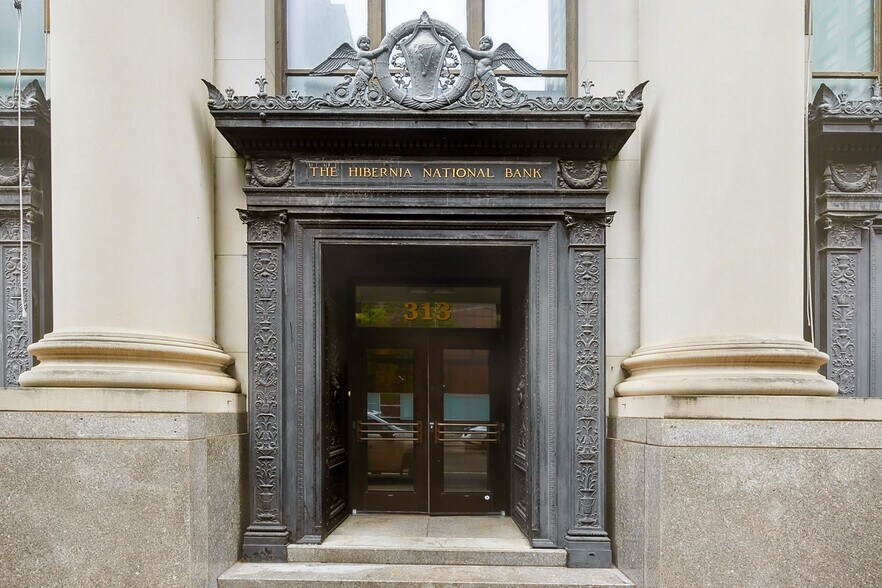 More Photos Of 812 Gravier St, New Orleans Apartments For Lease