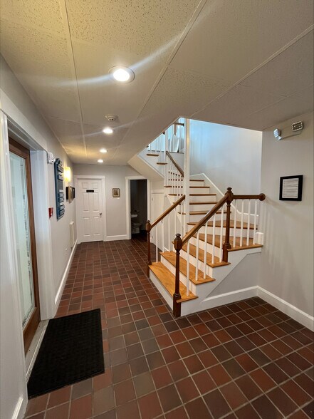 More Photos Of 683 Main St, Norwell Loft Creative Space For Lease