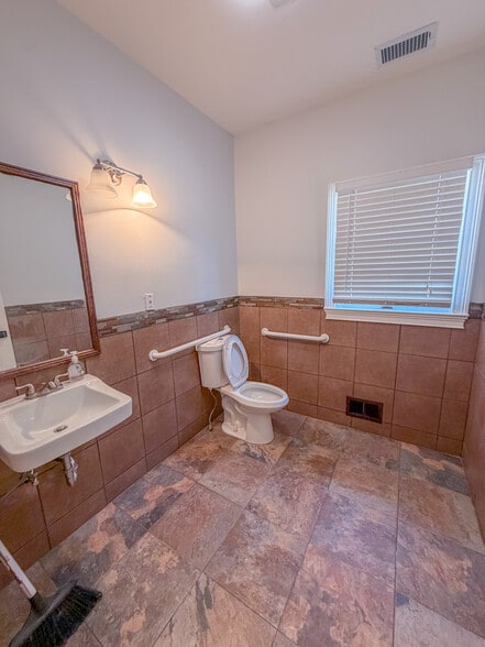 More Photos Of 2100 Gravel Springs Rd, Buford Medical For Sale