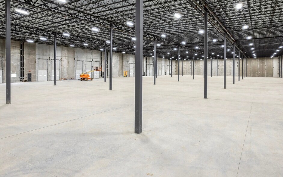 More Photos Of 46 Old Ferry Rd, Methuen Warehouse For Lease