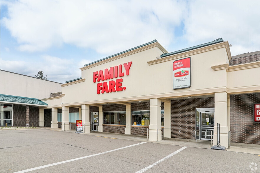 More Photos Of 1525 W Michigan Ave, Battle Creek Storefront For Sale