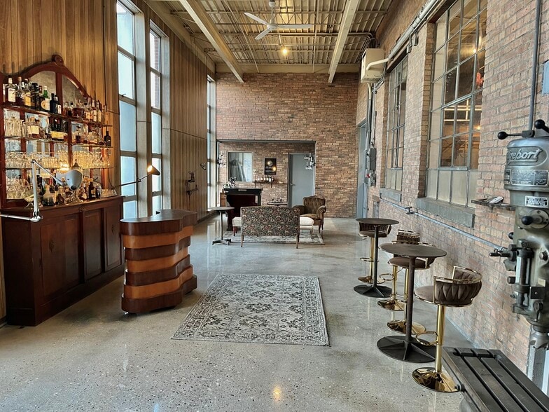 More Photos Of 1411 6th Ave, Grafton Showroom For Sale