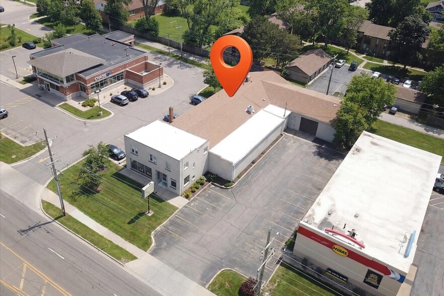 Primary Photo Of 122 W Northwest Hwy, Barrington Freestanding For Sale