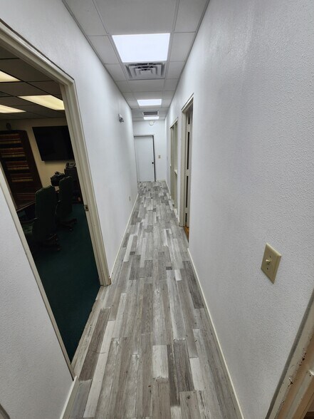 More Photos Of 747 N Washington Blvd, Sarasota Office For Lease