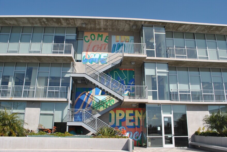 More Photos Of 925 N La Brea Ave, Los Angeles Loft Creative Space For Lease