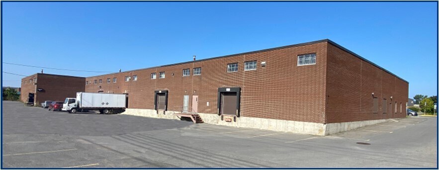More Photos Of 78-80 Boul Brunswick, Dollard-des-Ormeaux Light Distribution For Lease