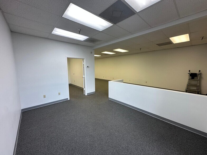 More Photos Of 14200-14280 Carlson Cir, Tampa Light Distribution For Lease