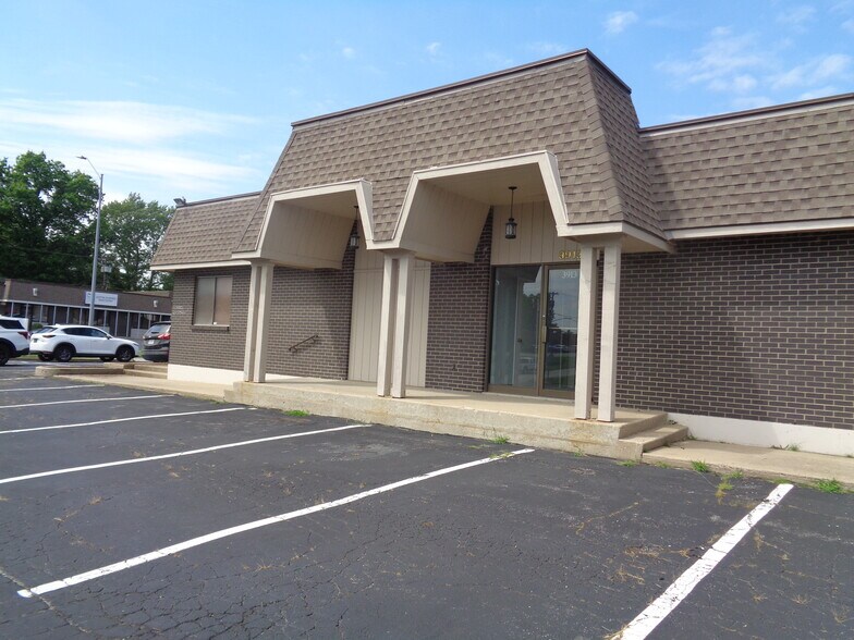 More Photos Of 3903-3913 S Lynn Ct, Independence Office For Sale