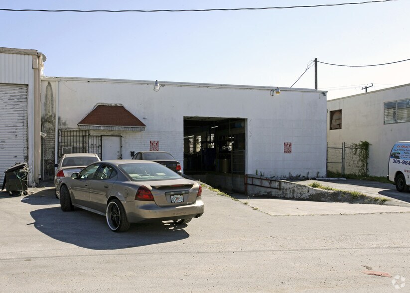 More Photos Of 3630-3660 NW 76th St, Miami Distribution For Lease