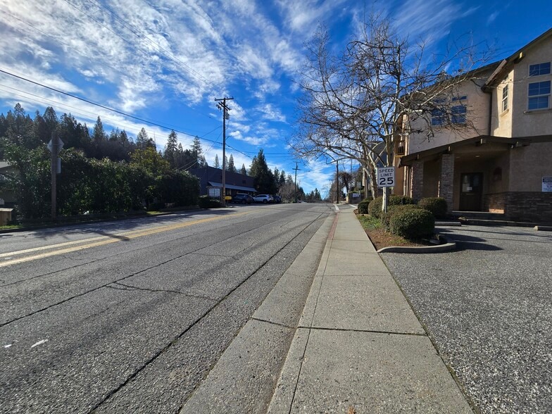 More Photos Of 406-412 E Main St, Grass Valley Office For Lease