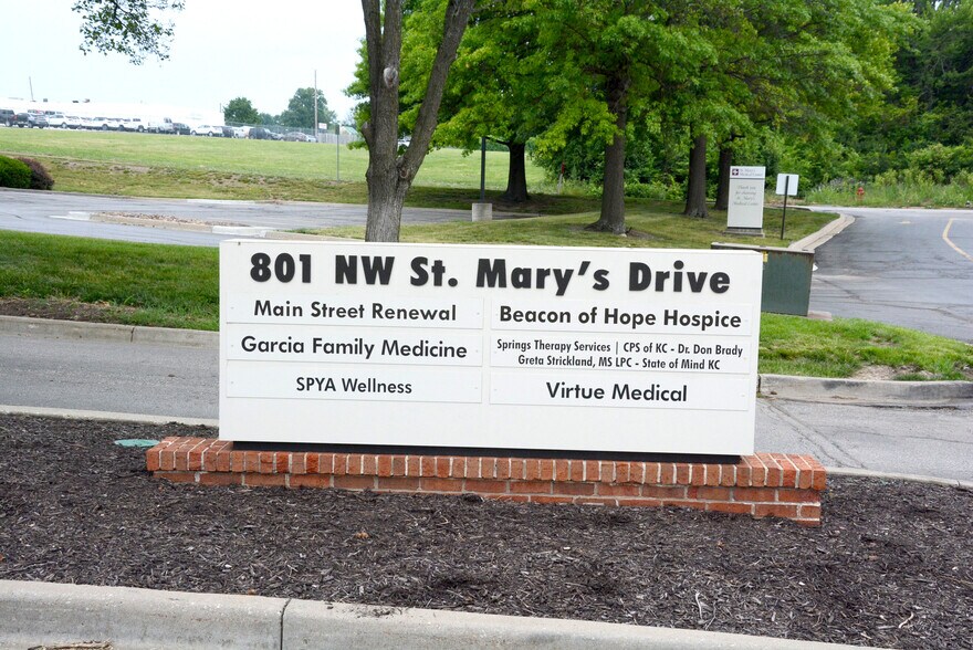 More Photos Of 801 NW St. Mary's Dr, Blue Springs Medical For Lease