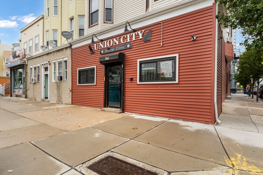 More Photos Of 600 Kennedy Blvd, Union City Apartments For Lease