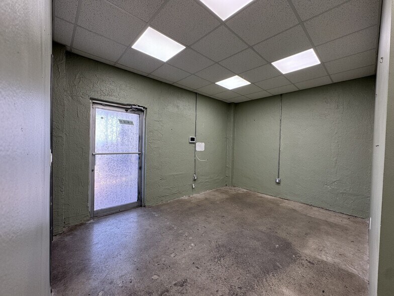 More Photos Of 1046-1048 E 26th St, Hialeah Warehouse For Lease