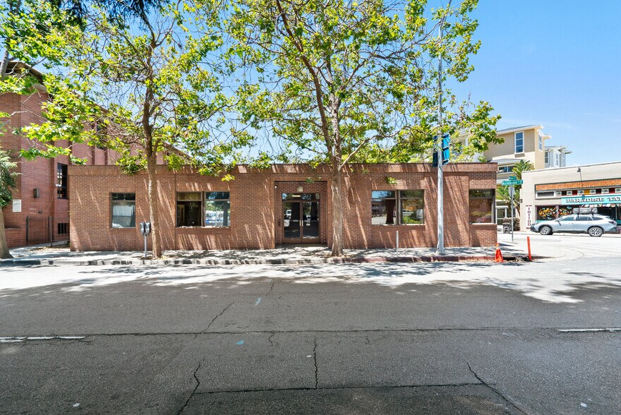 Primary Photo Of 129 Water St, Santa Cruz Office For Sale