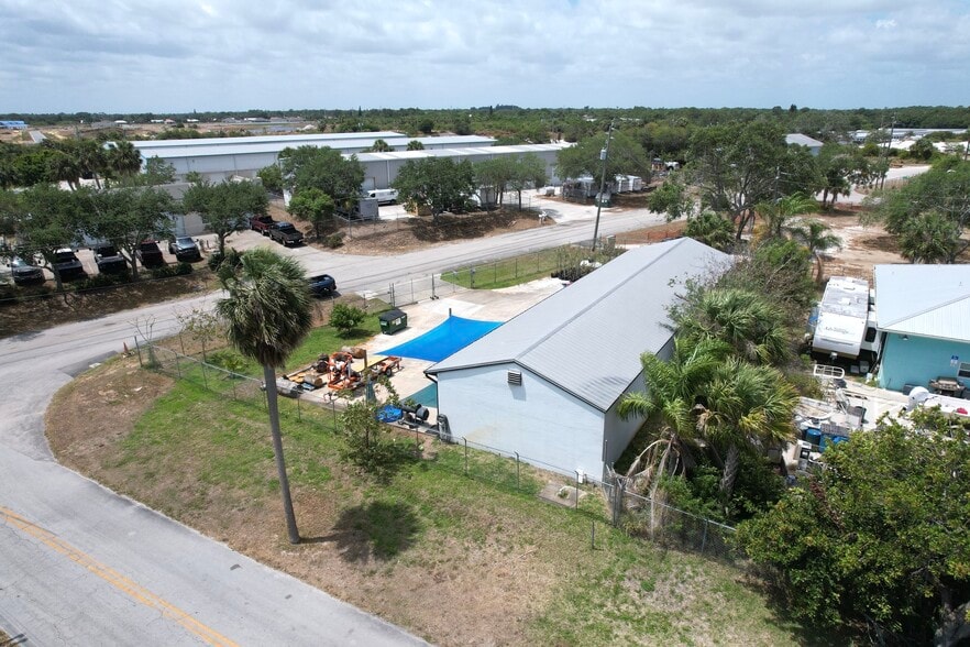 More Photos Of 6820 Woodmere Rd, Sebastian Light Distribution For Sale