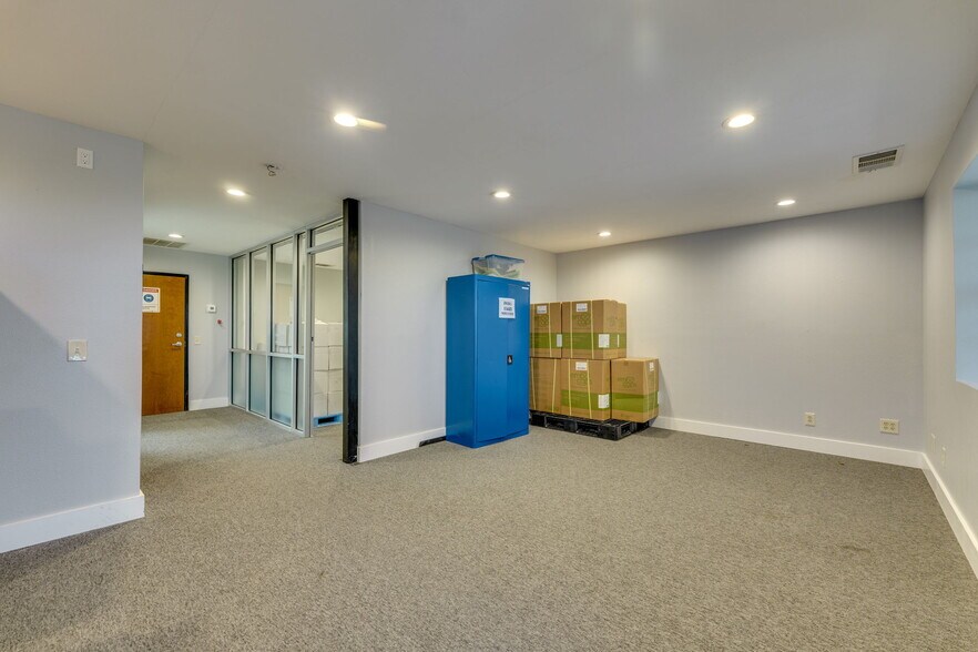 More Photos Of 14121 W US 290 Hwy, Austin Warehouse For Lease