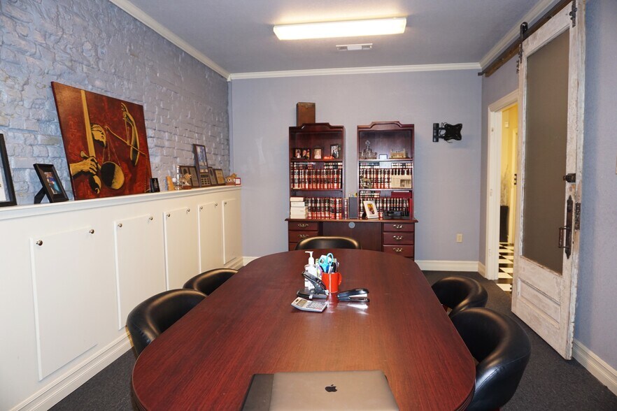 More Photos Of 404 S Main St, Jonesboro Office For Sale