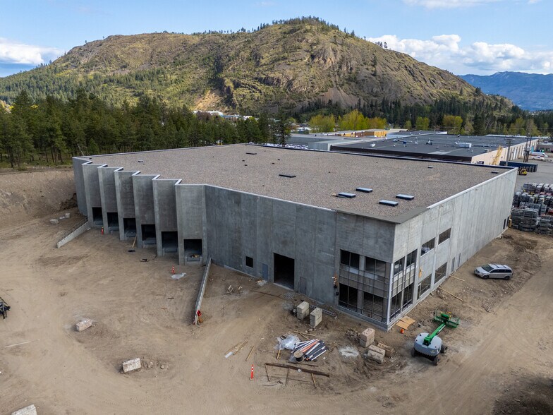 More Photos Of 2648 W Kelowna Rd, West Kelowna Showroom For Sale