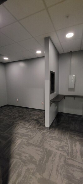 More Photos Of 100 Stadium Dr, Defiance Storefront For Lease