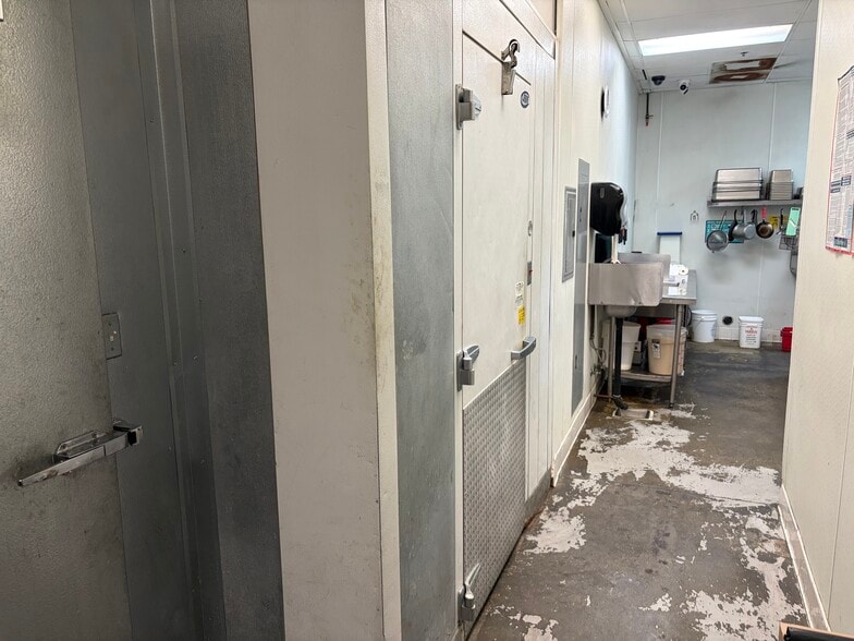 More Photos Of 1111-1191 S Victoria Ave, Oxnard General Retail For Lease