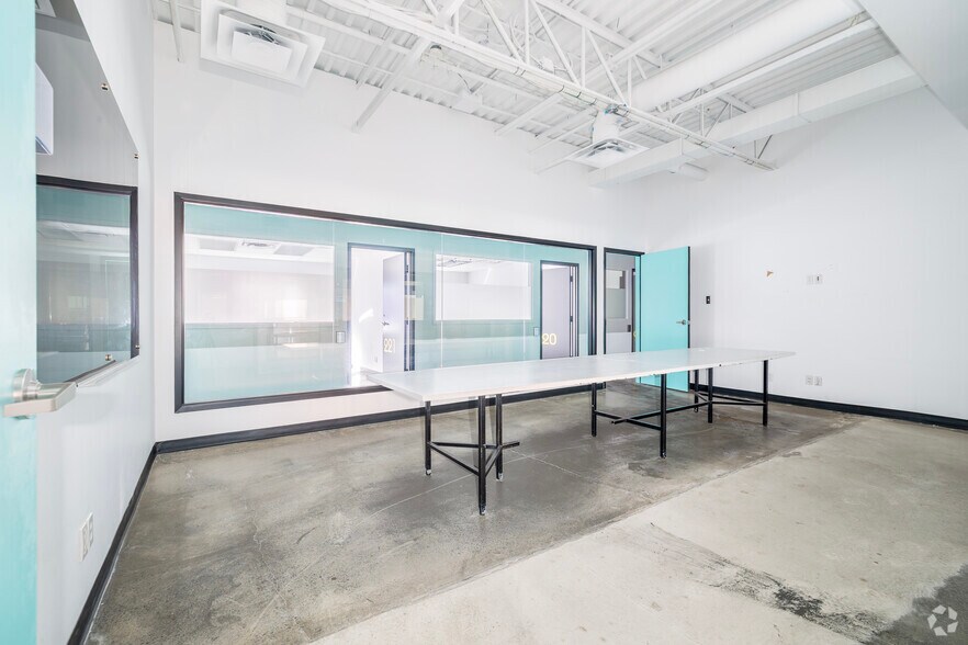 More Photos Of 7240 Rue Waverly, Montréal Loft Creative Space For Lease