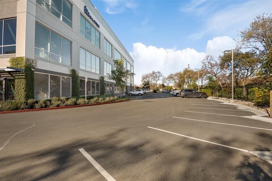 More Photos Of 1629 Main St, Redwood City Loft Creative Space For Lease