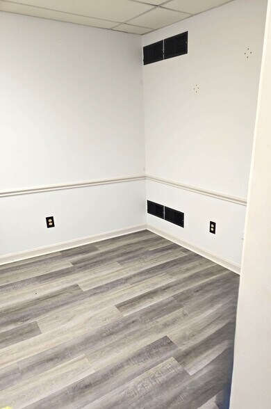 More Photos Of 5 S Carlisle St, Greencastle General Retail For Lease