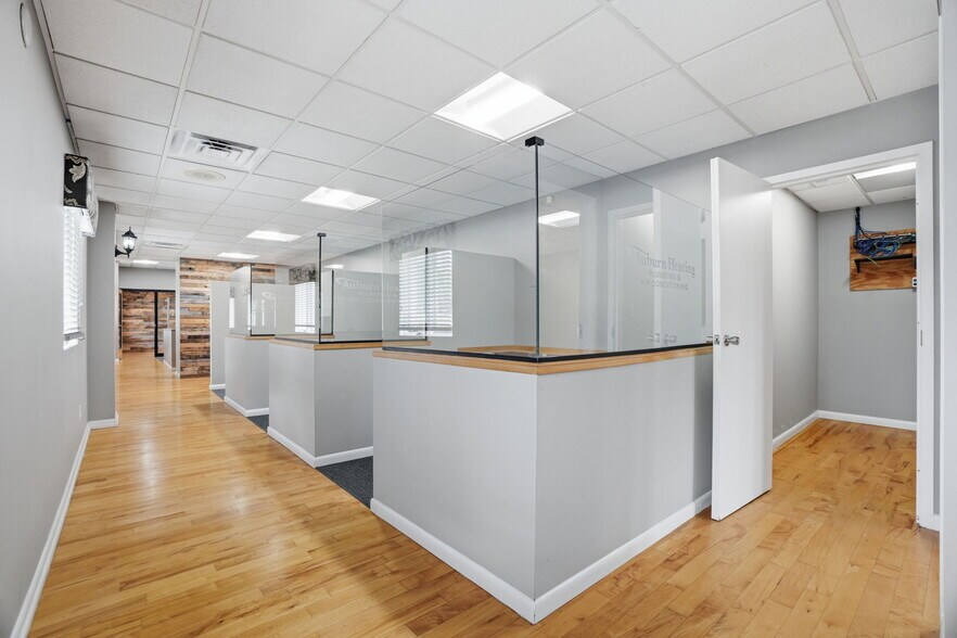 More Photos Of 16821 Park Circle Dr, Chagrin Falls Office For Sale