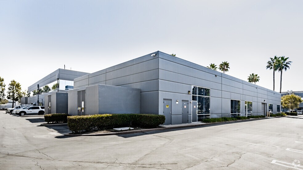 More Photos Of 1932 E Deere Ave, Santa Ana Unknown For Lease