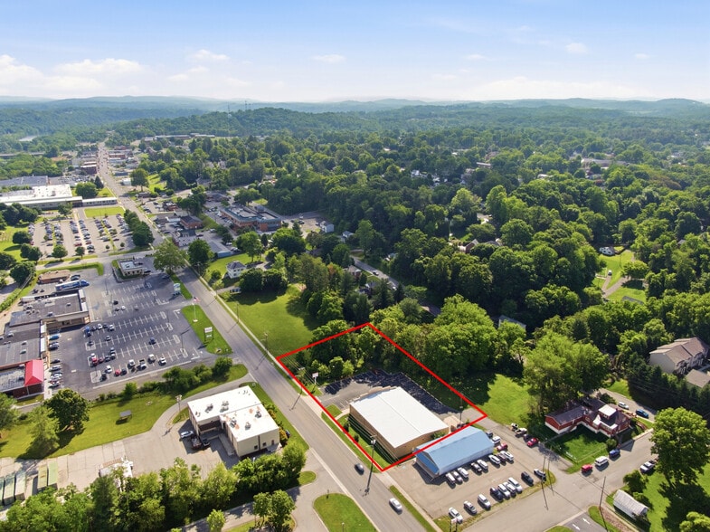 More Photos Of 800 W Main St, Radford Freestanding For Sale